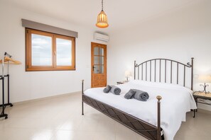 5 Schlafzimmer, Bügeleisen/Bügelbrett, kostenloses WLAN, Bettwäsche