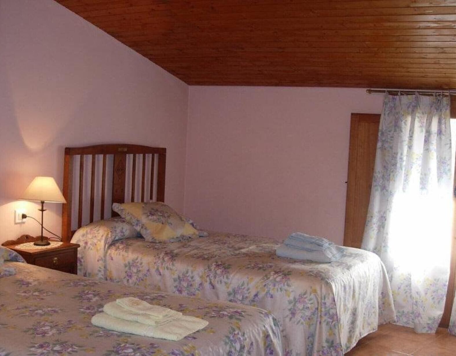 6 habitaciones, tabla de planchar con plancha y wifi gratis 