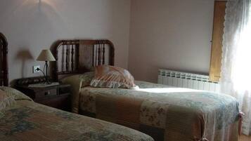 6 slaapkamers, een strijkplank/strijkijzer, gratis wifi, beddengoed