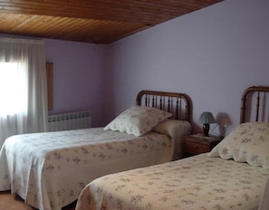 6 habitaciones, tabla de planchar con plancha y wifi gratis 