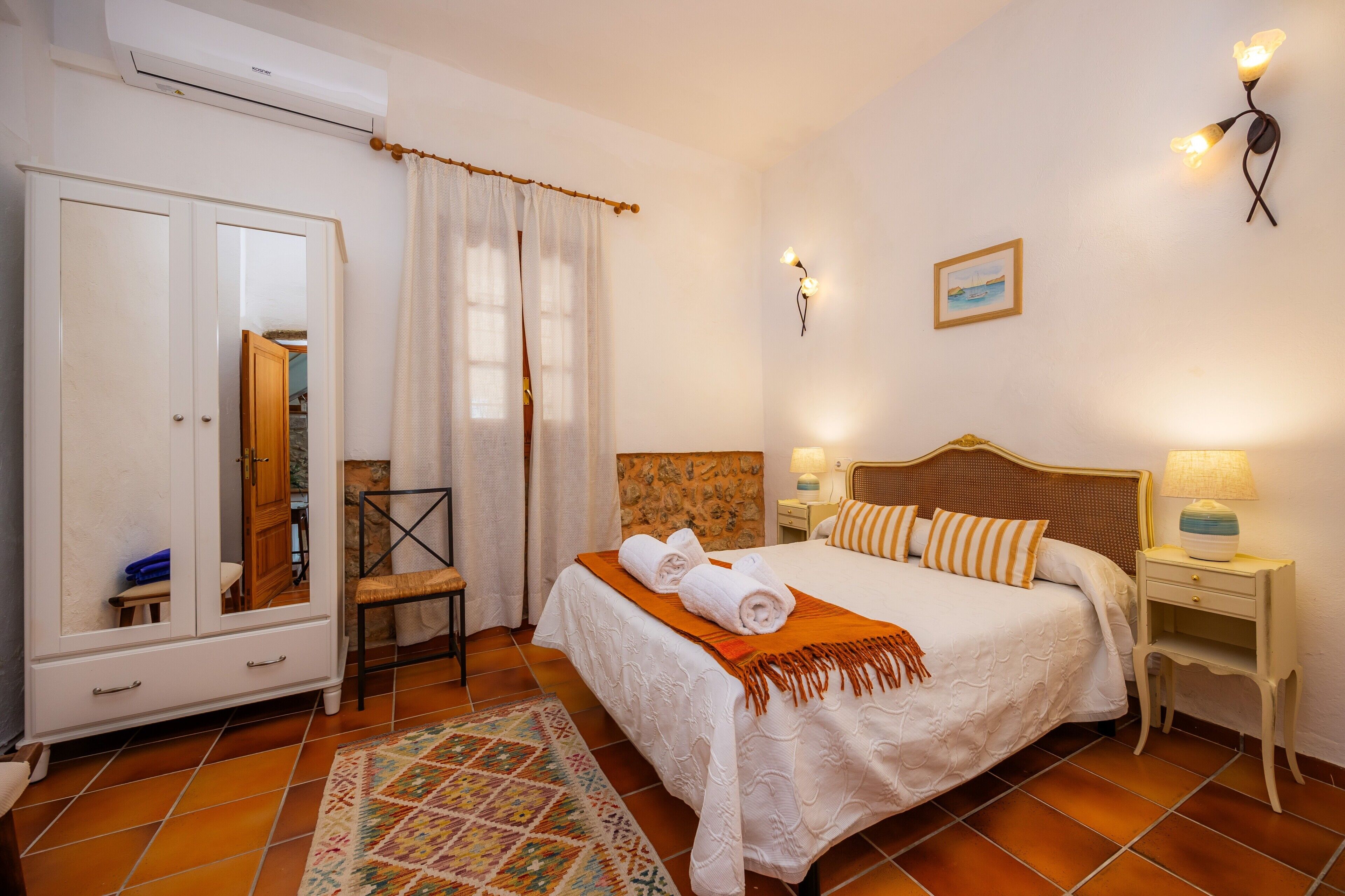 4 bedrooms, iron/ironing board, free WiFi, bed sheets