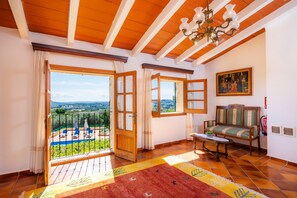 Interior - Villa 'Gran' with Mountain View, Wi-Fi and Air Conditioning (Selva)
