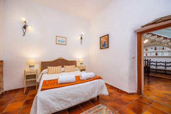 4 slaapkamers, een strijkplank/strijkijzer, gratis wifi, beddengoed