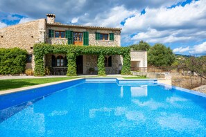 Pool - Villa 'Gran' with Mountain View, Wi-Fi and Air Conditioning (Selva)