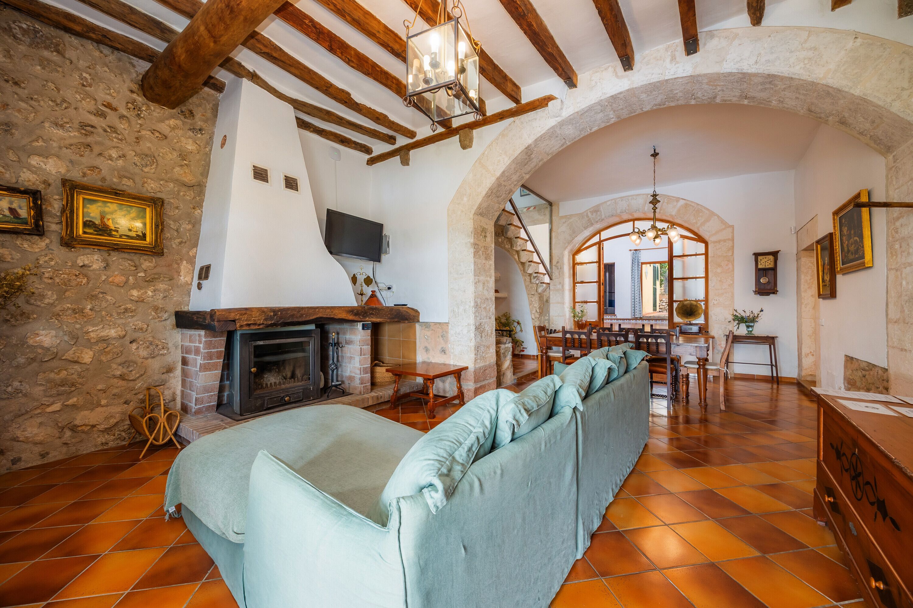 Télévision, cheminée