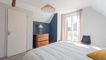 4 bedrooms, iron/ironing board, free WiFi