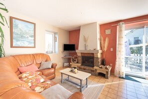 Televisión, chimenea y tenis de mesa 