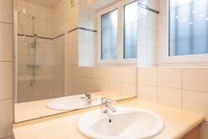 Een douche, een haardroger
