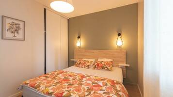 4 makuuhuonetta, silitysrauta/-lauta, ilmainen Wi-Fi