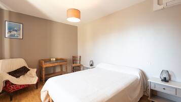 3 chambres, fer et planche à repasser, Wi-Fi gratuit