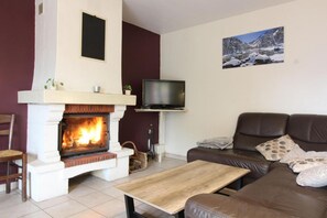 TV, fireplace, ping pong