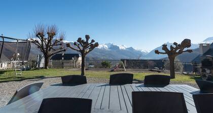 Gîte d'Ayzi – Charming Rental with Panoramic Views, Ideal for Families or Friends, 15 Minutes from Lourdes
