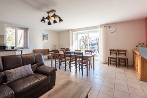 Televisión, chimenea y tenis de mesa 