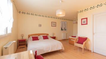 5 chambres, fer et planche à repasser, Wi-Fi gratuit, draps fournis