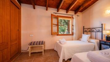 2 slaapkamers, een strijkplank/strijkijzer, gratis wifi