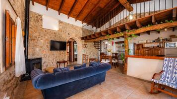 Televisión, chimenea