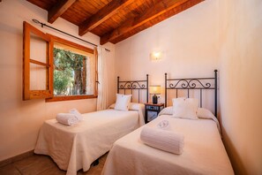 2 makuuhuonetta, silitysrauta/-lauta, ilmainen Wi-Fi