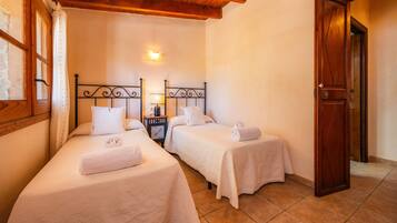 2 多间卧室、熨斗/熨衣板、免费 WiFi