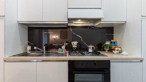 Kaffetrakter/tekoker, kjøleskap, ovn og kokeplater
