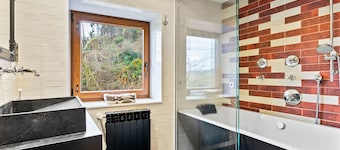 Apartment 'El Bosque' with Mountain Views