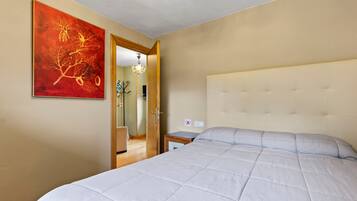 2 bedrooms, bed sheets