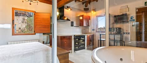 1 bedroom, bed sheets