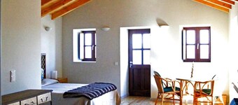 Vakantiehuis 'Casa Do Cais' met Uitzicht op Zee, Wi-Fi en Airconditioning