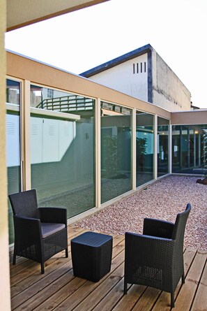 Terrace/patio - Holiday Home 'Casa Do Cais' with Sea View, Wi-Fi and Air Conditioning (Torreira)