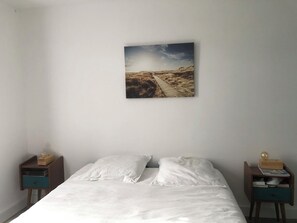 3 chambres, fer et planche à repasser