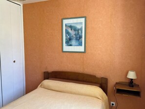 3 bedrooms, iron/ironing board