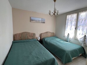 2 quartos, ferros/tábuas de passar roupa