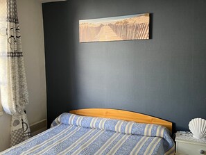 2 bedrooms, iron/ironing board