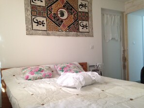 3 chambres, fer et planche Ă repasser
