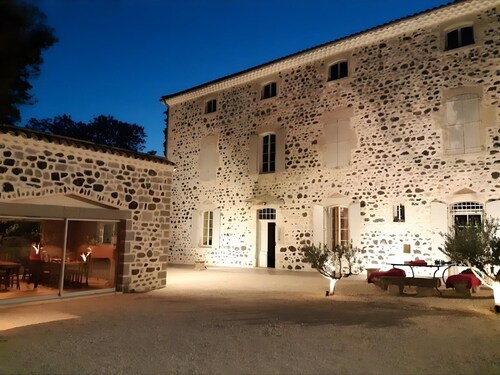 Apartment 'Le Frêne' with Shared Pool, Wi-Fi and Air Conditioning
