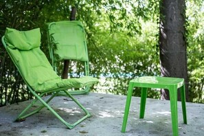 Property grounds - Apartment 'Le Peuplier' with Shared Pool, Wi-Fi and Air Conditioning (Saint-Germain)