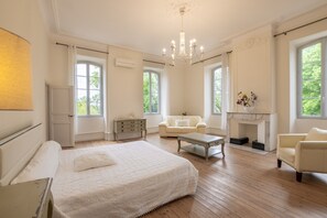 2 quartos, ferros/tábuas de passar roupa, Wi-Fi de cortesia