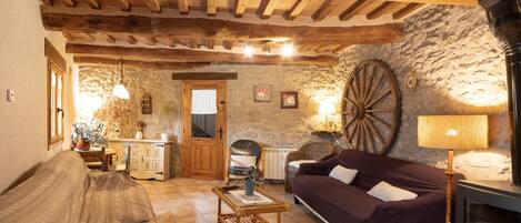 Fernseher, Kamin, DVD-Player, Tischtennisplatte