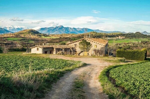 Exterior - Country House 'Cal Torrentí' with Mountain View, Private Pool and Wi-Fi (Casserres)