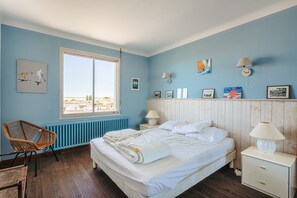 4 habitaciones y tabla de planchar con plancha 