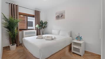 1 habitación, tabla de planchar con plancha, wifi gratis y ropa de cama