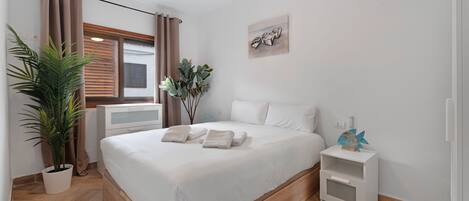 1 slaapkamer, een strijkplank/strijkijzer, gratis wifi, beddengoed