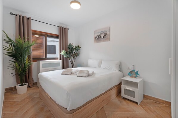 1 bedroom, iron/ironing board, free WiFi, bed sheets - Vacation 'Delfin Amarillo' with Balcony and Wi-Fi (Santiago del Teide)