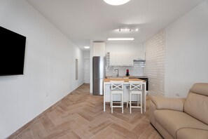 TV - Vacation 'Delfin Amarillo' with Balcony and Wi-Fi (Santiago del Teide)