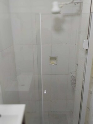 タオル、トイレットペーパー