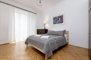 2 bedrooms, iron/ironing board, WiFi, bed sheets - Powiśle 2-Bedroom Apartment (Warszawa)