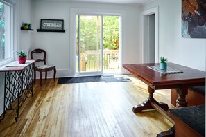 Interior - Charming 3bdrm Home in Centretown w Free Parking (Ottawa)