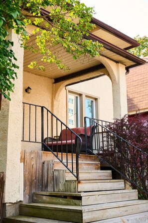 Property grounds - Charming 3bdrm Home in Centretown w Free Parking (Ottawa)