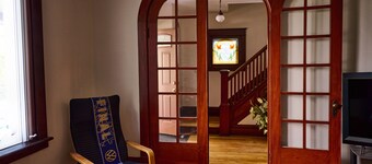 Charming 3bdrm Home in Centretown w Free Parking