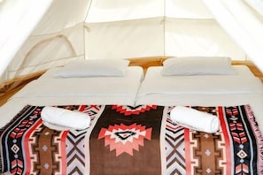 A tent with two beds, each with pillows and blankets. - Tawaen Caza Sky Camping (Koh Larn)