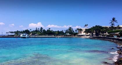 Kona Coastal Getaway – A Short 5 min Walk from Beach, Shops & Vibrant Ali‘i Dr!